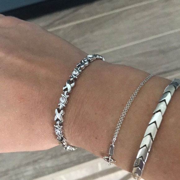 Crystal stone embellished bracelet - Picture 2 of 6